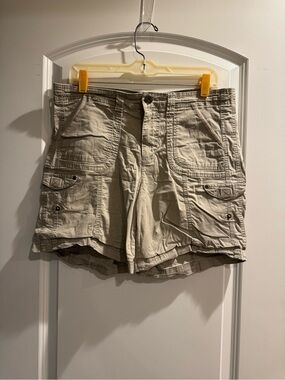 Women’s Utility Cargo Shorts - Khaki